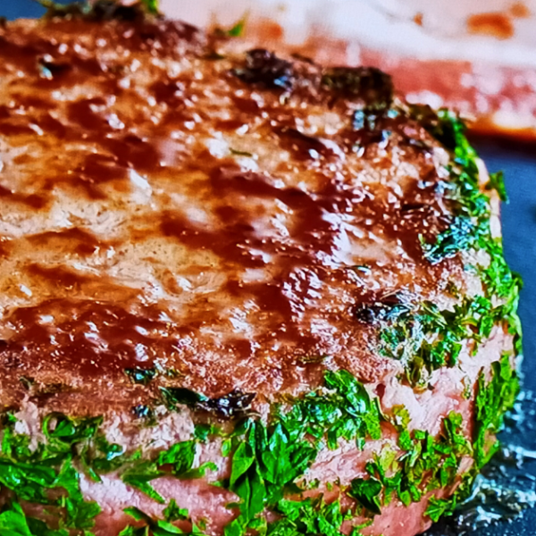 burgeri-s-agneshko-meso-avokado-i-bekon